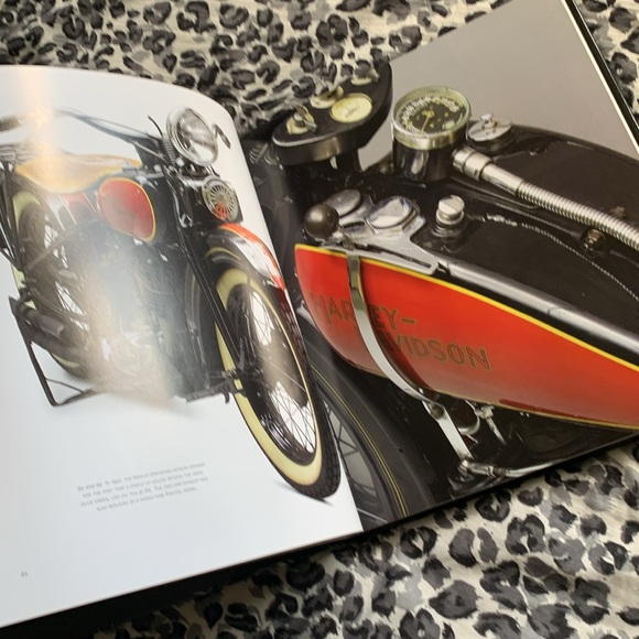 Harley Davidson Book The Legendary Models Pascal Szymezak - Picture 11 of 12
